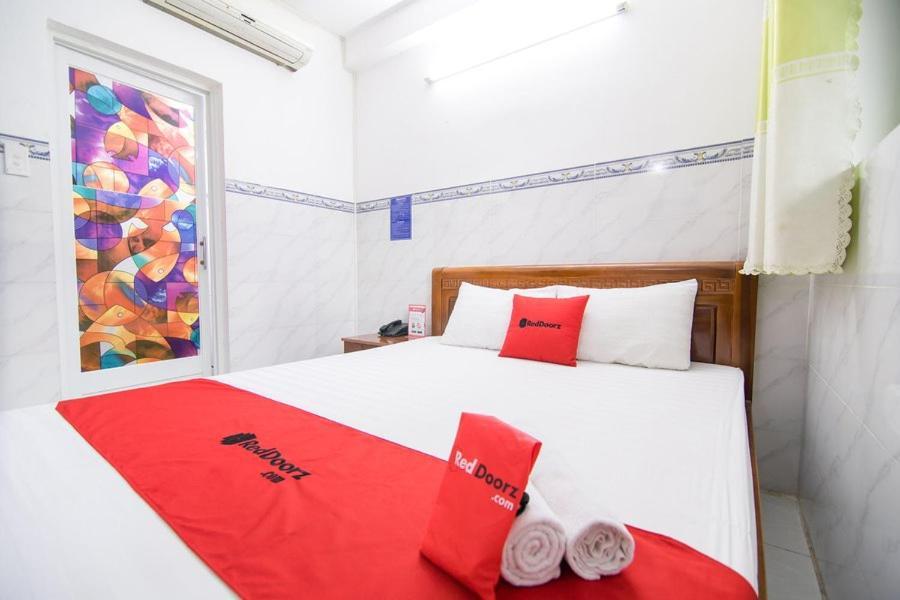 Reddoorz Hoang Tuan Hotel Thành Pho Ho Chí Minh Esterno foto