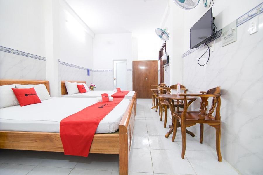 Reddoorz Hoang Tuan Hotel Thành Pho Ho Chí Minh Esterno foto