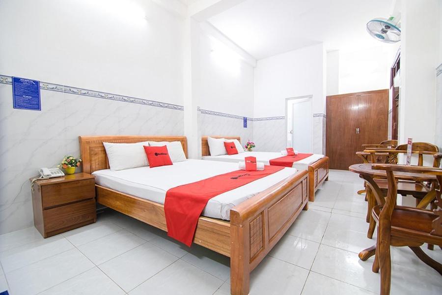 Reddoorz Hoang Tuan Hotel Thành Pho Ho Chí Minh Esterno foto