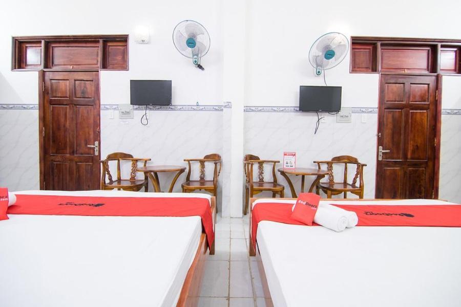 Reddoorz Hoang Tuan Hotel Thành Pho Ho Chí Minh Esterno foto