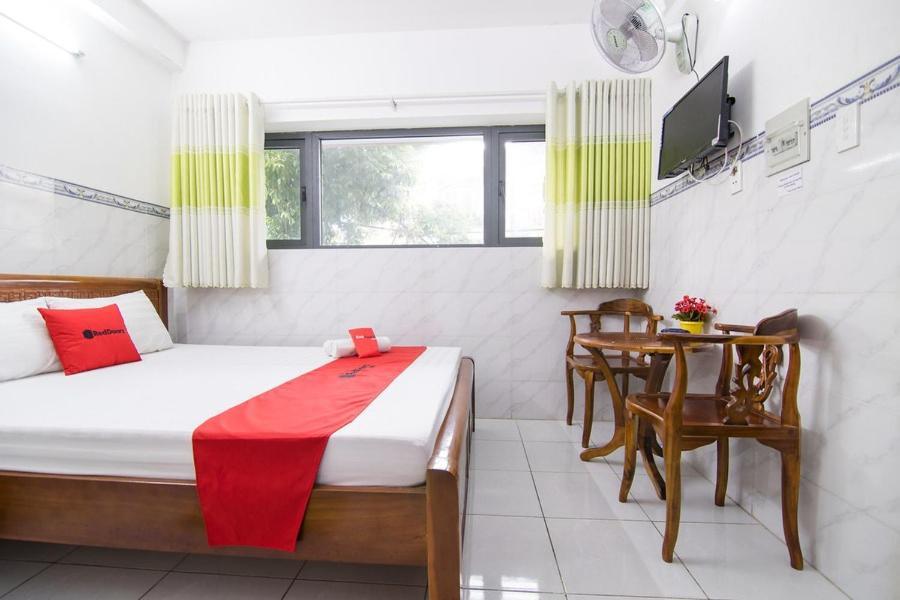 Reddoorz Hoang Tuan Hotel Thành Pho Ho Chí Minh Esterno foto