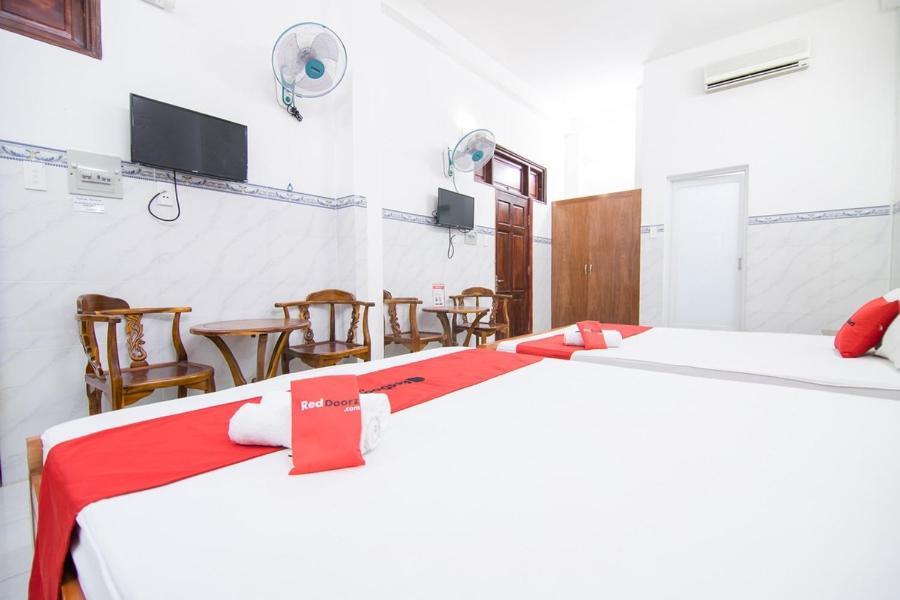 Reddoorz Hoang Tuan Hotel Thành Pho Ho Chí Minh Esterno foto