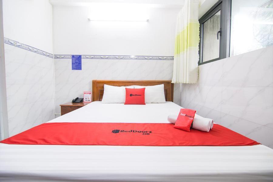 Reddoorz Hoang Tuan Hotel Thành Pho Ho Chí Minh Esterno foto