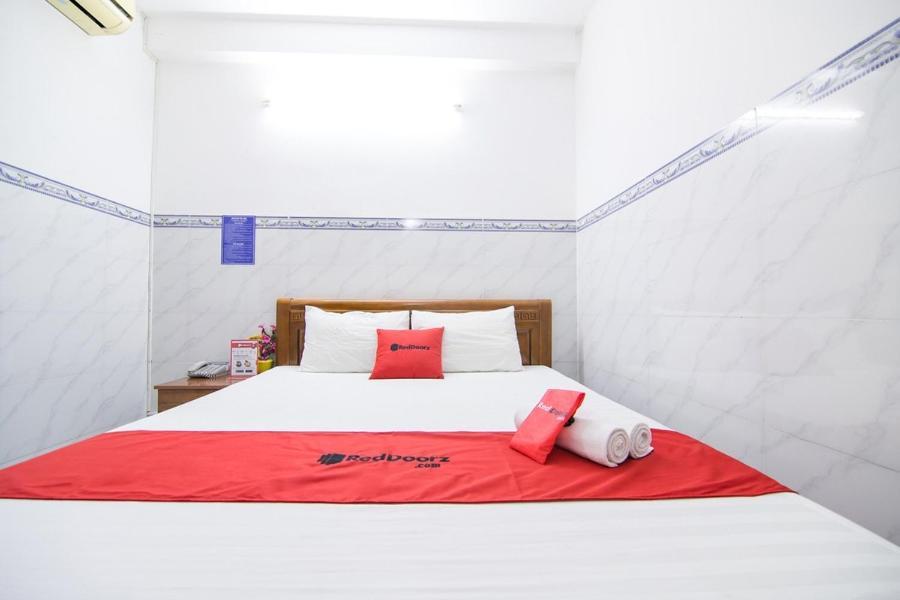 Reddoorz Hoang Tuan Hotel Thành Pho Ho Chí Minh Esterno foto
