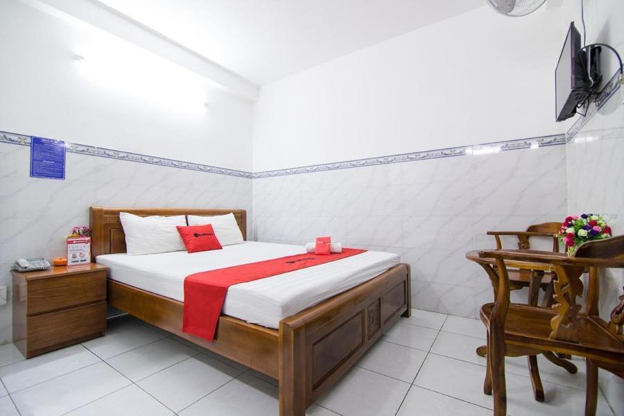 Reddoorz Hoang Tuan Hotel Thành Pho Ho Chí Minh Esterno foto