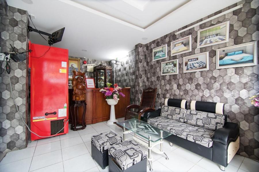 Reddoorz Hoang Tuan Hotel Thành Pho Ho Chí Minh Esterno foto