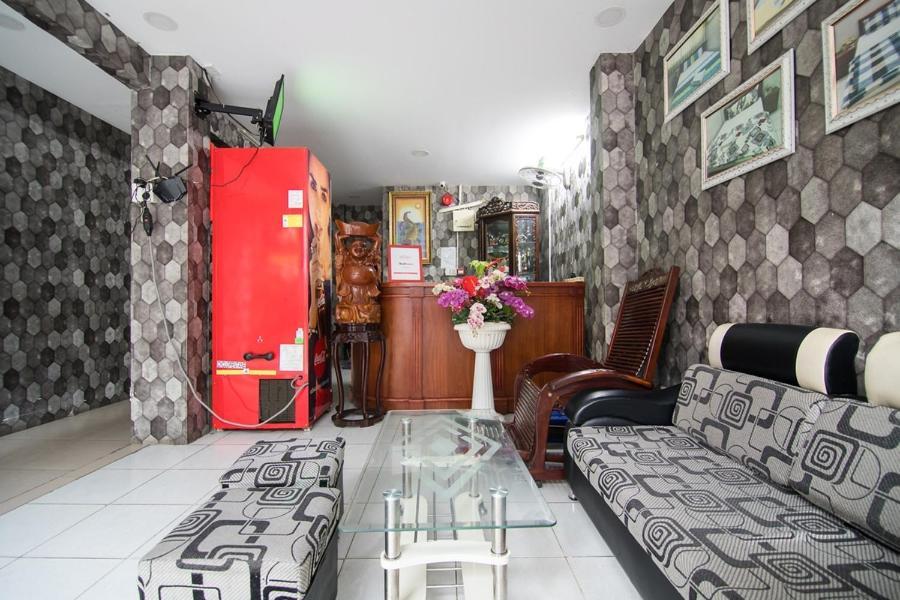 Reddoorz Hoang Tuan Hotel Thành Pho Ho Chí Minh Esterno foto